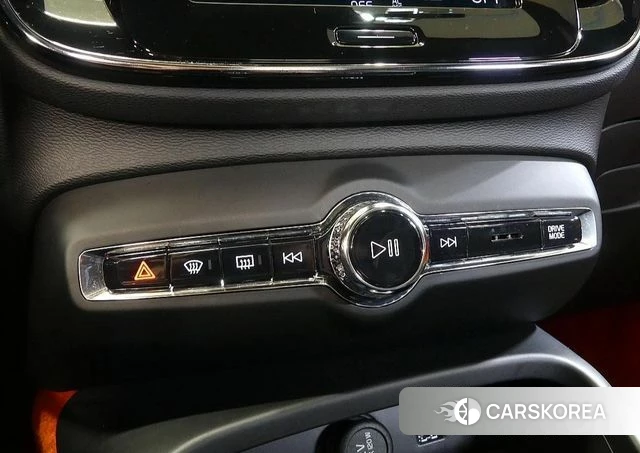 Volvo XC40 2021 Жемчужный цвет из Кореи, фото 4