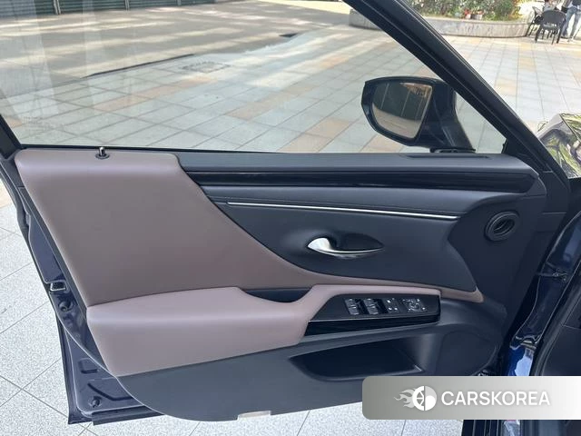 Lexus ES 2024 Синий из Китая, фото 4