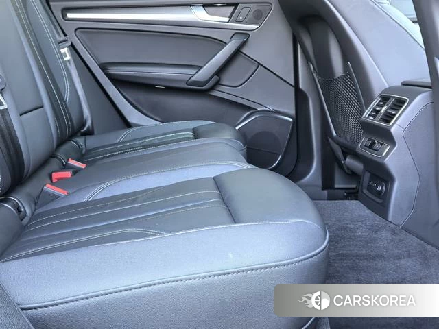 Audi Q5L 2021 Черный из Китая, фото 4