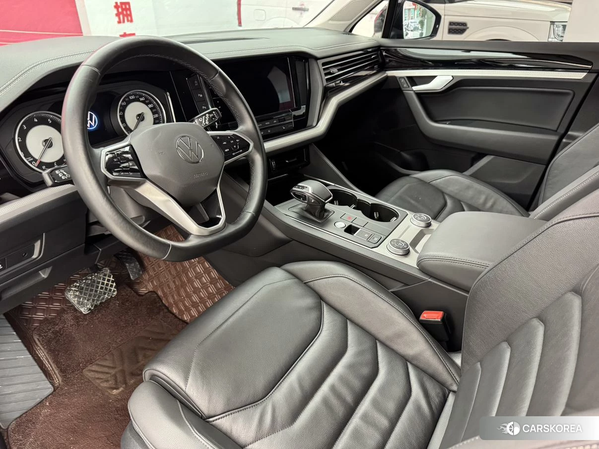 Volkswagen Touareg 2020 Черный из Китая, фото 4