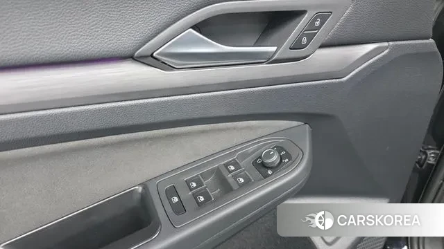 Volkswagen Golf 8th Generation 2022 Черный из Кореи, фото 4