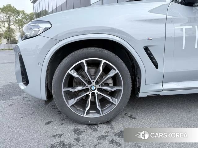 BMW X4 2025 Серебристо-серый из Китая, фото 4
