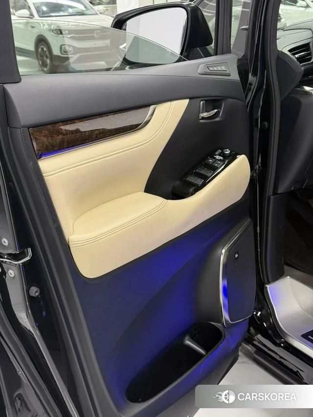 Toyota Elfa 2023 Белый из Китая, фото 4