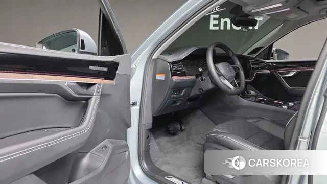 Volkswagen Touareg 3rd generation 2024 Серебряный из Кореи, фото 4