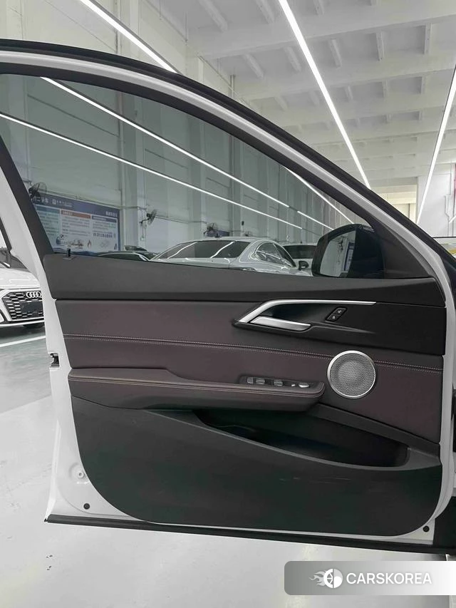 BMW 1 series 2023 Белый из Китая, фото 4