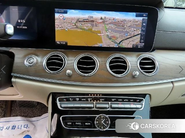 Mercedes-Benz E-Class W213 2018 Белый из Кореи, фото 4