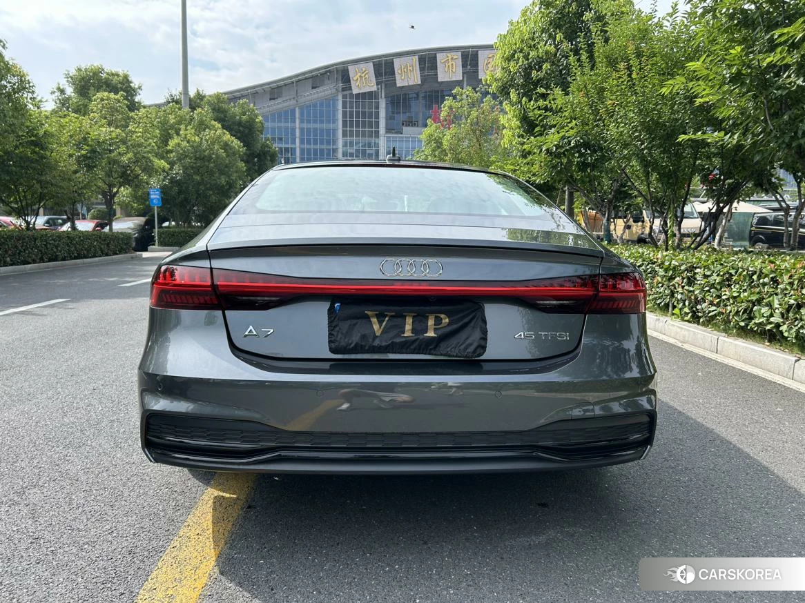 Audi A7 2023 Темно-серый из Китая, фото 4