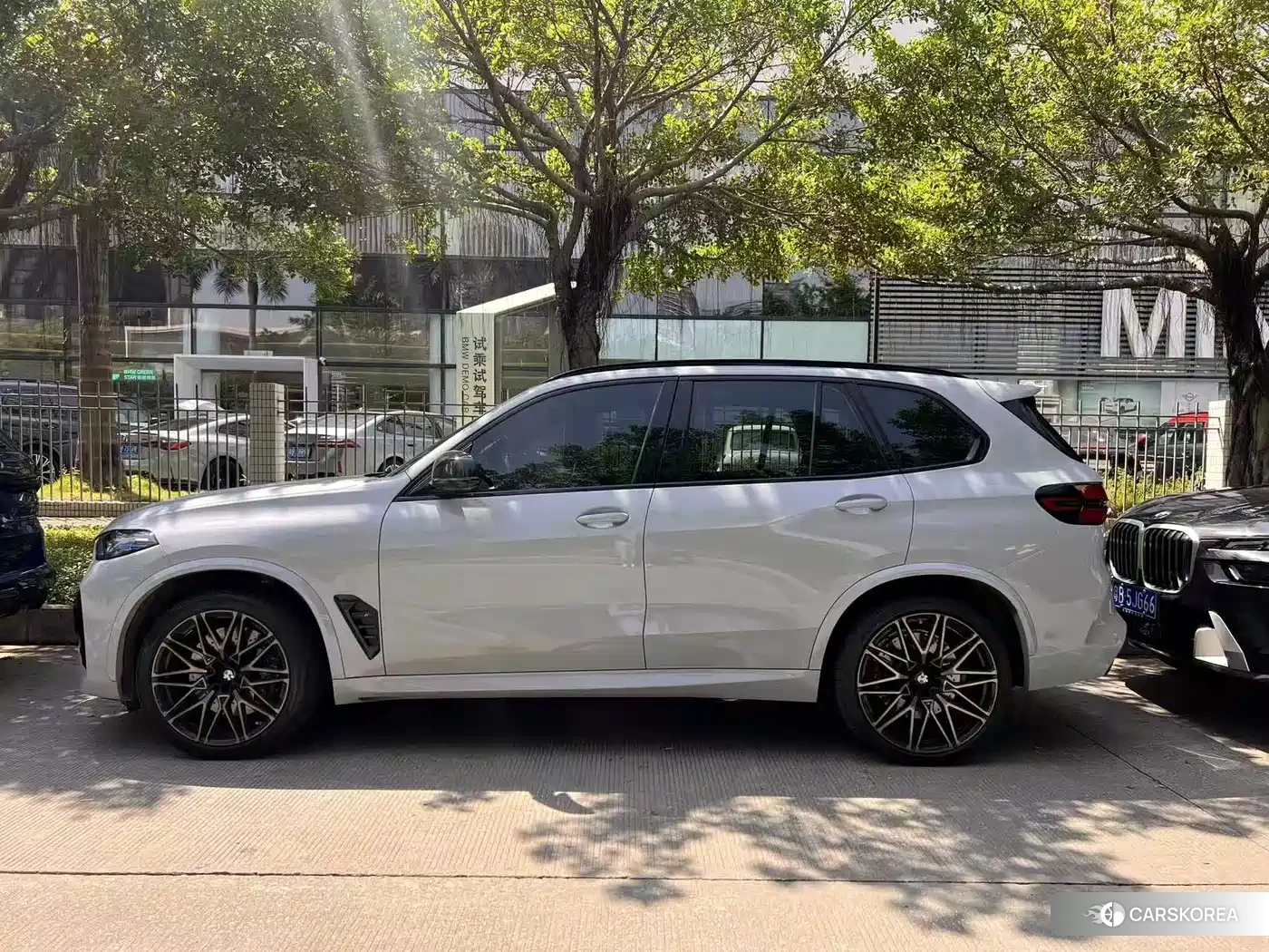 BMW X5 M 2025 Silver/gray из Китая, фото 4