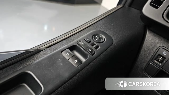 Hyundai Staria 2022 Белый из Кореи, фото 4