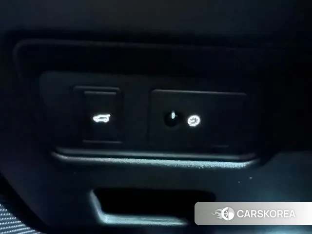 Land Rover Discovery 5 2018 Серебристо-серый из Кореи, фото 4