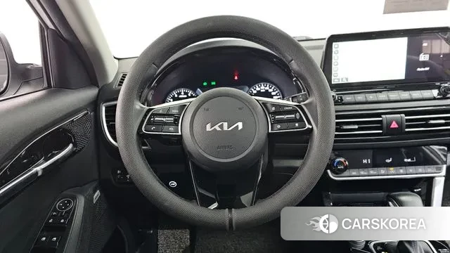 Kia Seltos 2022 Белый из Кореи, фото 4