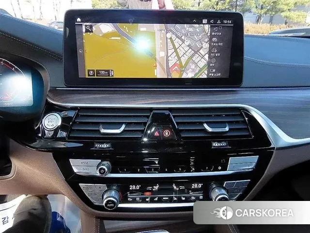 BMW 5 Series (G30) 2021 Белый из Кореи, фото 4