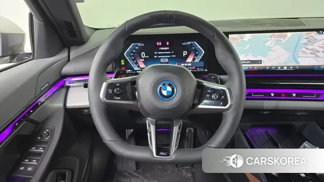 BMW 5 Series (G60) 2025 Серебристо-серый из Кореи, фото 4