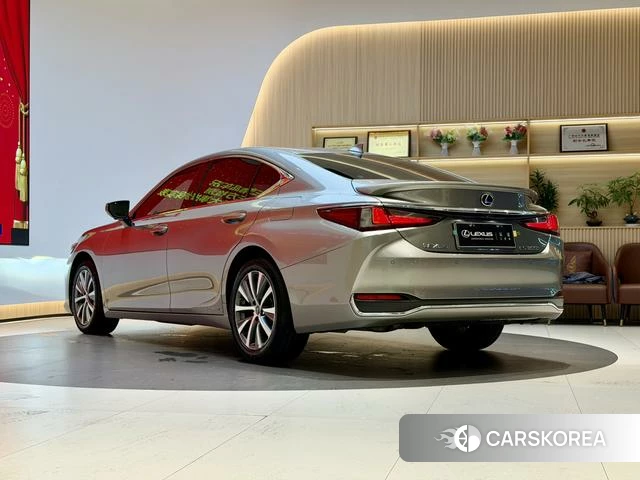 Lexus ES 2021 Серебристо-серый из Китая, фото 4