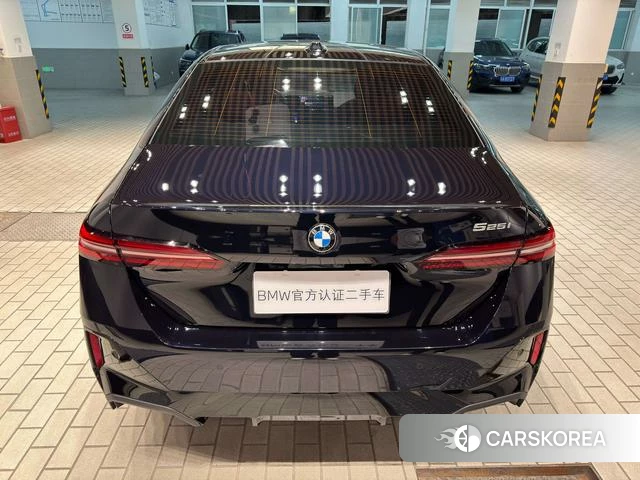 BMW 5 series (imported) 2024 Черный из Китая, фото 4