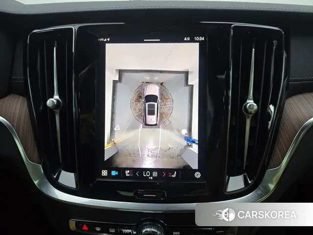 Volvo V60 Cross-Country 2nd Generation 2025 Белый из Кореи, фото 4