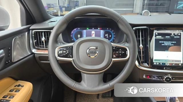 Volvo S60 3rd generation 2024 Серебристо-серый из Кореи, фото 4