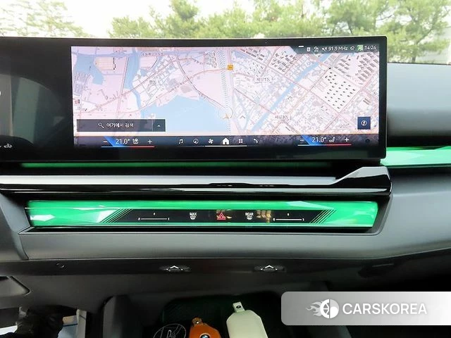 BMW 5 Series (G60) 2025 Черный из Кореи, фото 4