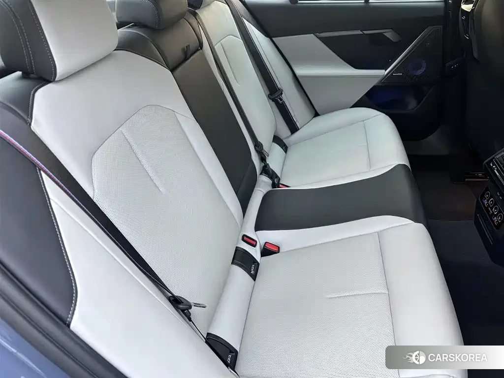 BMW M5 2025 Silver/gray из Китая, фото 4