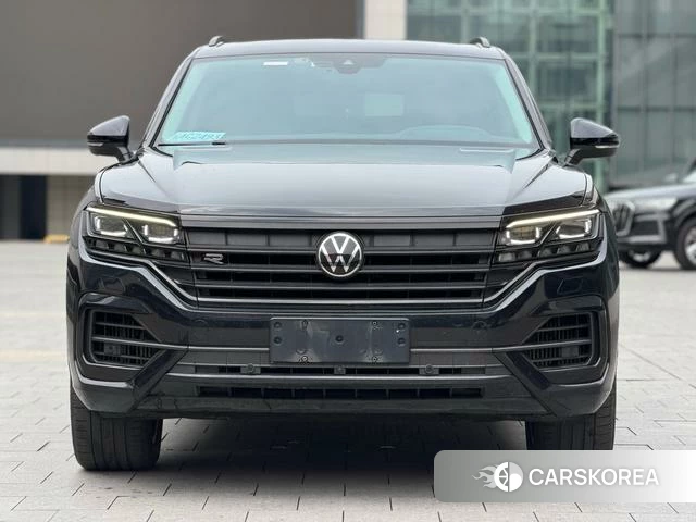 Volkswagen Touareg 2023 Черный из Китая, фото 4