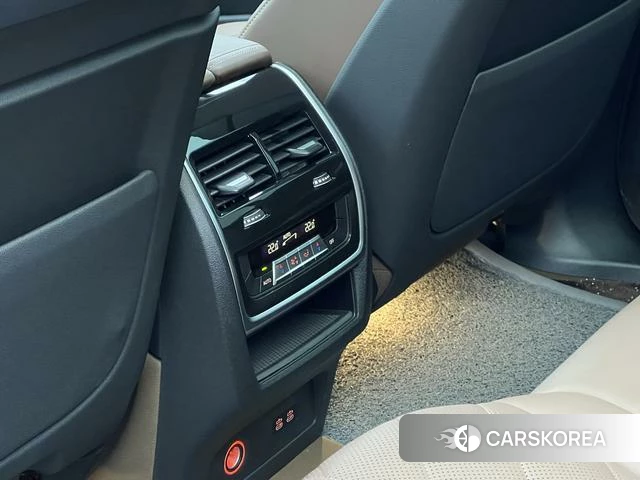 BMW X7 2025 Черный из Китая, фото 4