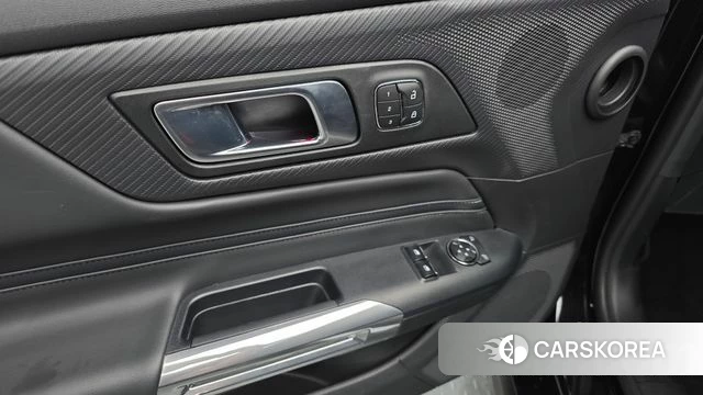 Ford Mustang 7th Generation 2024 Черный из Кореи, фото 4