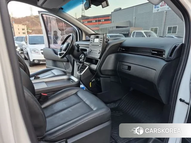 Hyundai Staria 2022 Белый из Кореи, фото 4