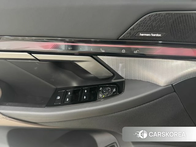 BMW 5 Series (G60) 2025 Белый из Кореи, фото 4