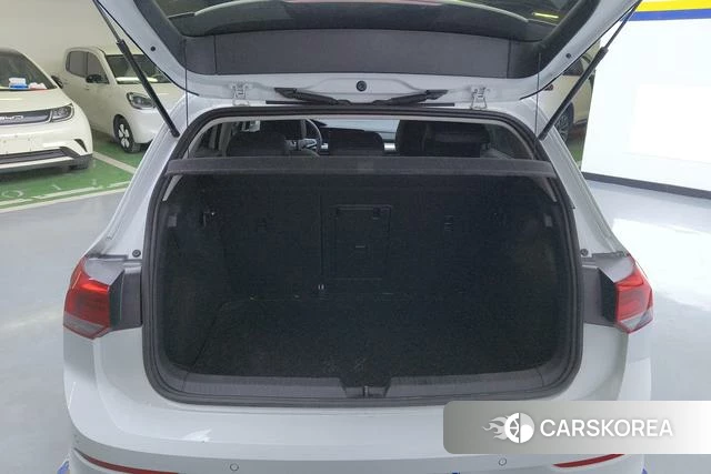 Volkswagen Golf 2024 Белый из Китая, фото 4