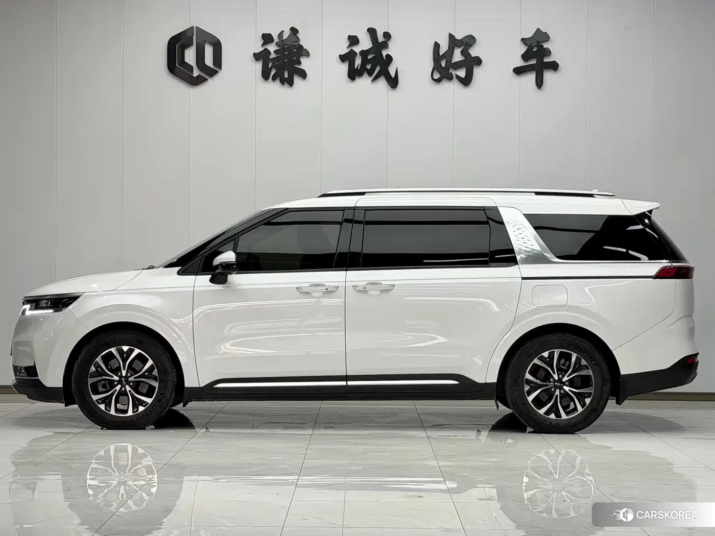 Kia Carnival 2022 Белый из Китая, фото 4
