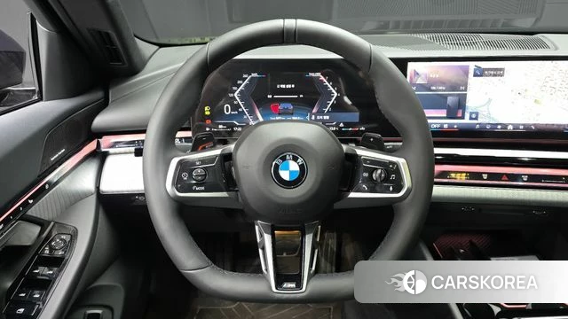 BMW 5 Series (G60) 2025 Черный из Кореи, фото 4