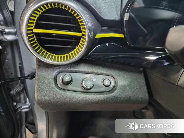 Chevrolet (GM Daewoo) Trax Crossover 2025 Серебристо-серый из Кореи, фото 4