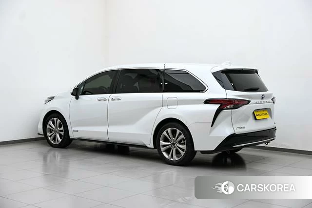 Toyota Saina 2023 Белый из Китая, фото 4