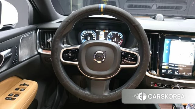 Volvo V60 Cross-Country 2nd Generation 2021 Белый из Кореи, фото 4