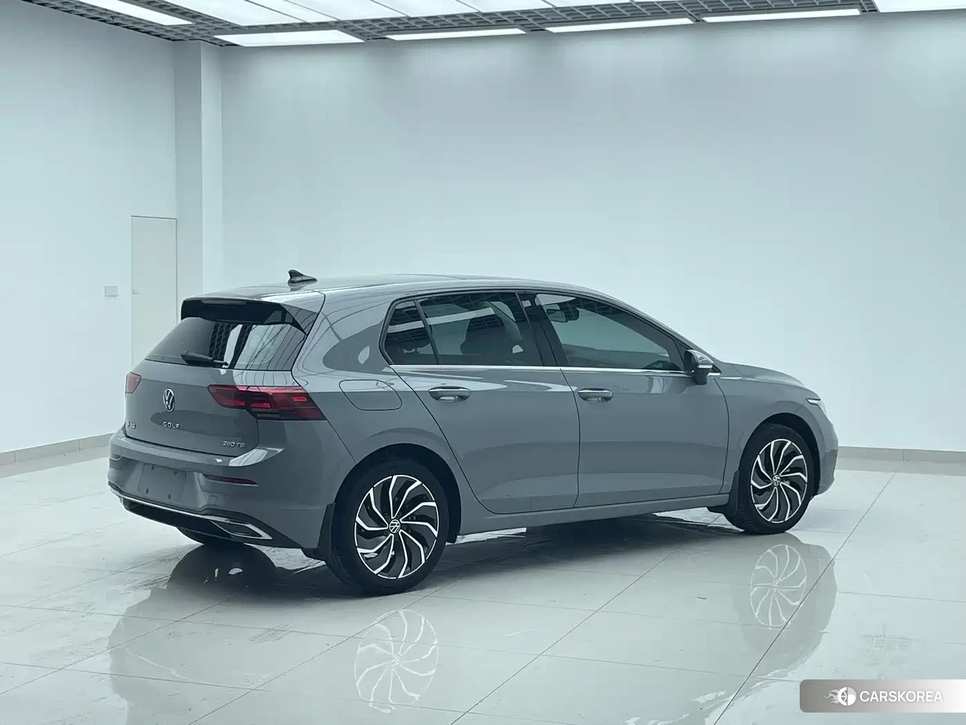 Volkswagen Golf 2022 Silver/gray из Китая, фото 4