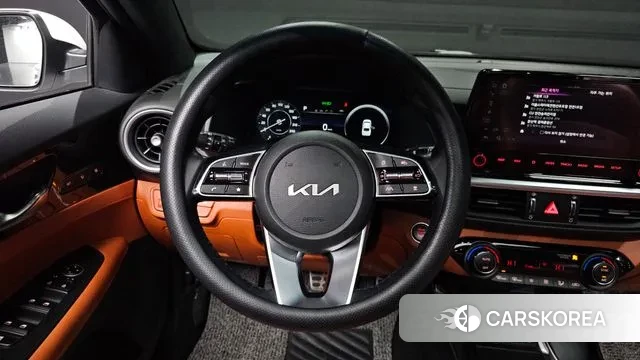 Kia The New K3 2nd generation 2023 Белый из Кореи, фото 4