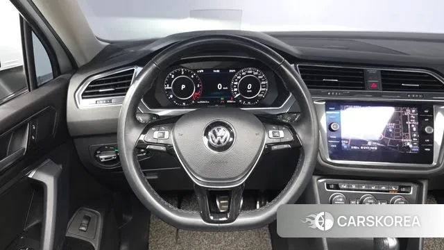 Volkswagen Tiguan Allspace 2018 Серебристо-серый из Кореи, фото 4