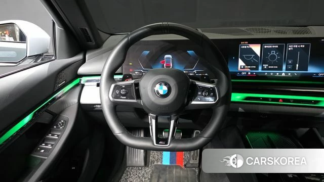 BMW 5 Series (G60) 2025 Светло-серебряный цвет из Кореи, фото 4