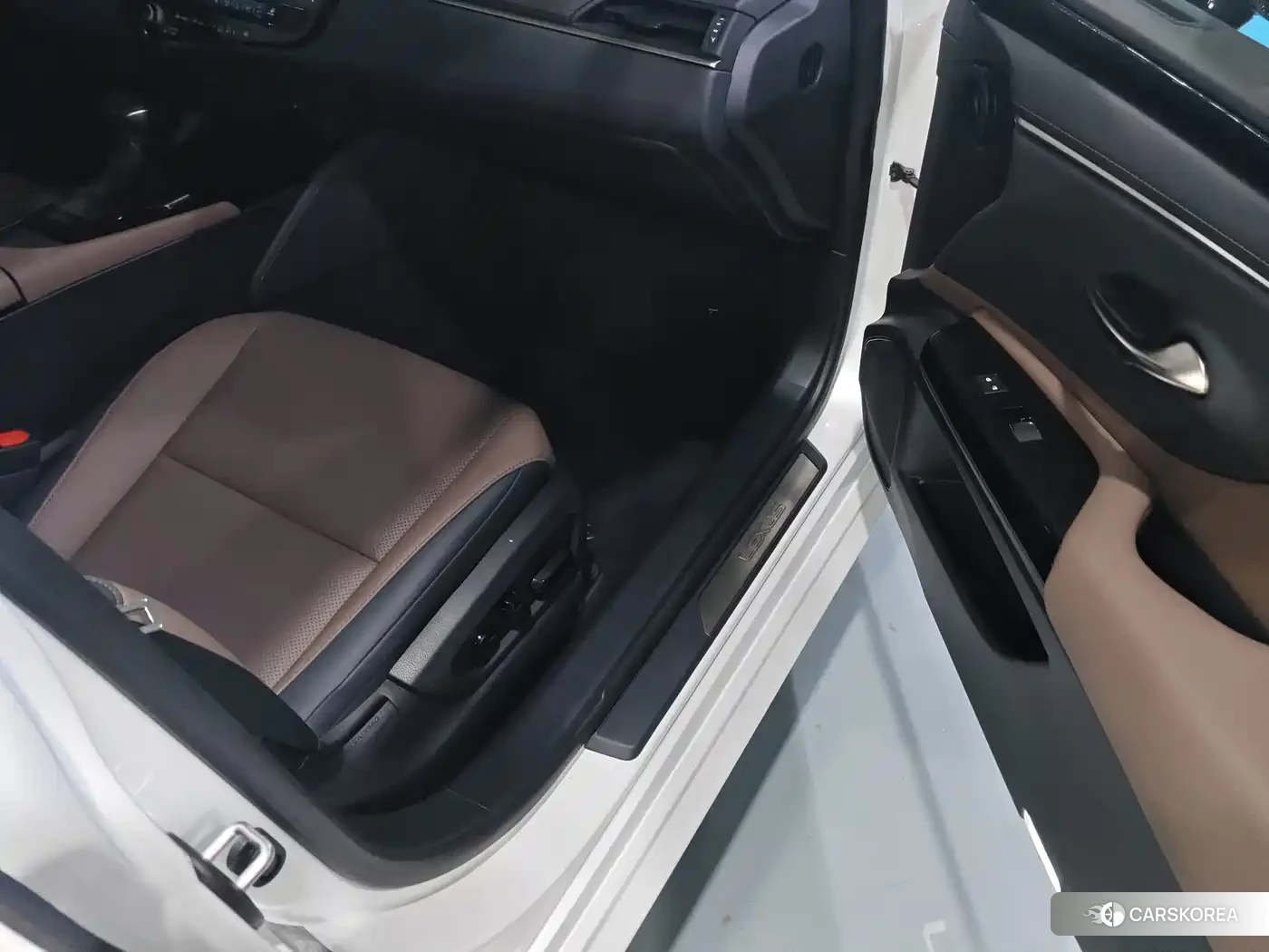 Lexus ES 2023 Белый из Китая, фото 4