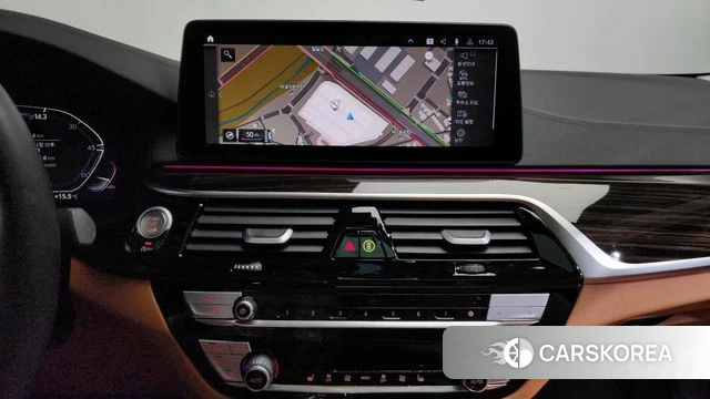 BMW 5 Series (G30) 2023 Белый из Кореи, фото 4