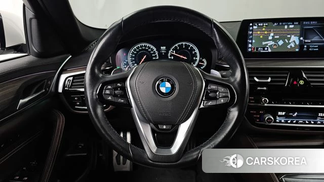BMW 5 Series (G30) 2018 Белый из Кореи, фото 4