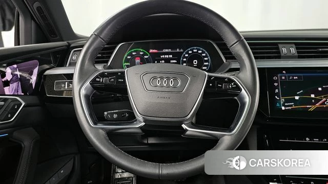 Audi e-Tron 2022 Белый из Кореи, фото 4