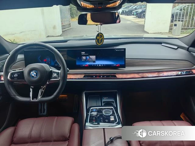 BMW i7 2023 Темно-серый из Китая, фото 4