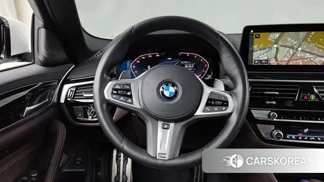 BMW 5 Series (G30) 2022 Белый из Кореи, фото 4