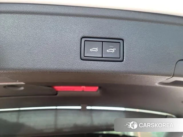 Volkswagen Touareg 3rd generation 2023 Белый из Кореи, фото 4