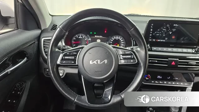 Kia Seltos 2022 Белый из Кореи, фото 4