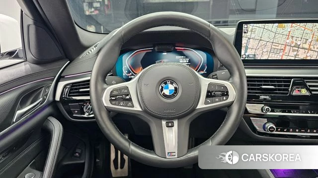 BMW 5 Series (G30) 2023 Белый из Кореи, фото 4