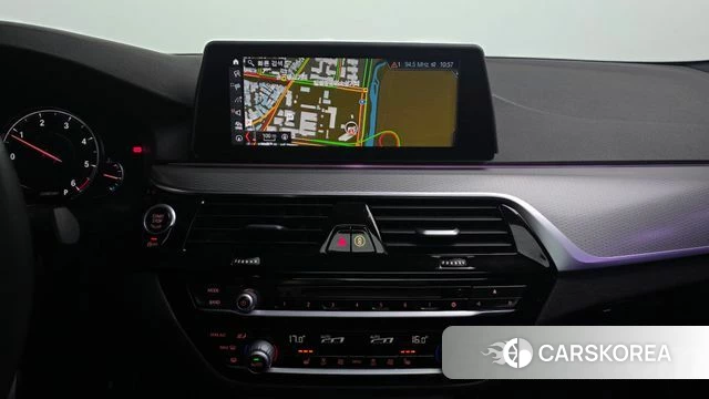 BMW 5 Series (G30) 2018 Светло-серебряный цвет из Кореи, фото 4