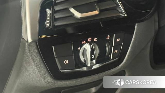 BMW 5 Series (G30) 2023 Белый из Кореи, фото 4