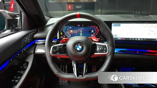 BMW M5 (G90) 2026 Светло-серебряный цвет из Кореи, фото 4